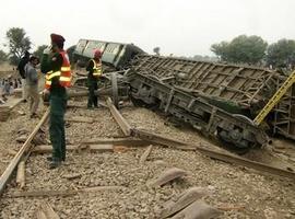 Siete muertos dejó bomba en tren al sur de Pakistán  