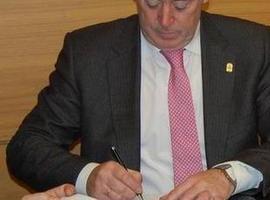 Llosa firma convenio para agua y saneamiento de La Barganiza con un coste menor que el anterior