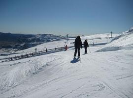 Disfraces y muñecos de nieve \antroxen\ en Fuentes de Invierno