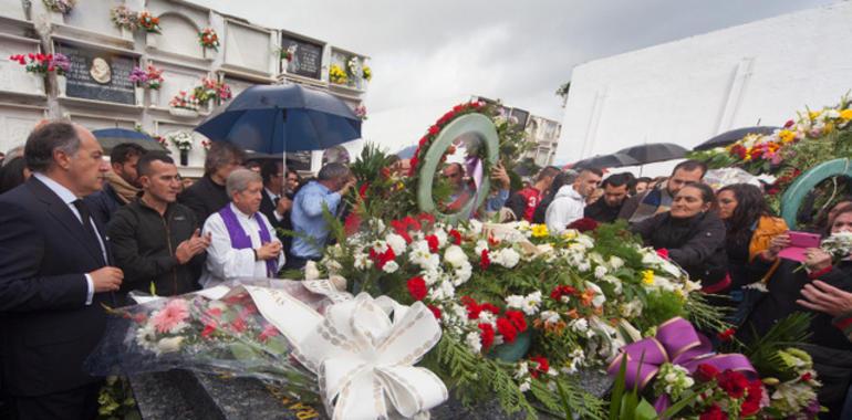 Multitudinaria expresión de duelo en el sepelio de Paco de Lucía