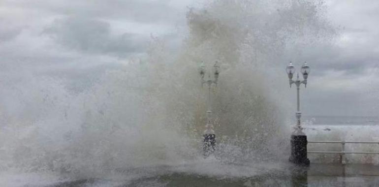 Asturias en alerta espera olas de hasta 11 metros 