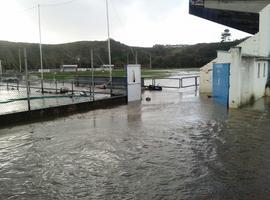 Numerosos cortes de carretera e inundaciones a consecuencia del temporal costero