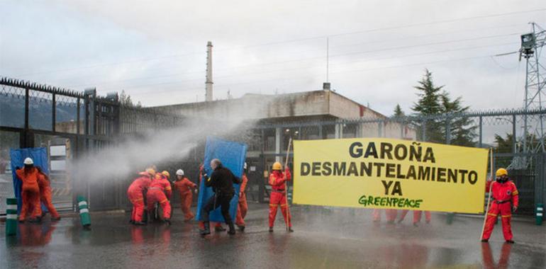 Activistas de Greenpeace "desmantelan"  Garoña