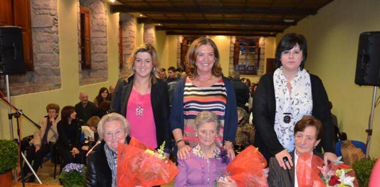 Carolina Zarracina, Leonor Ruenes y Rosa Balmori premios Mujer Concejo de Llanes