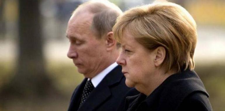 Merkel recuérda-y a Putin que’l referéndum de Crimea ye illegal