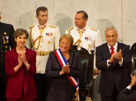 Bachelet asume en un emotivo acto la Presidencia de Todos