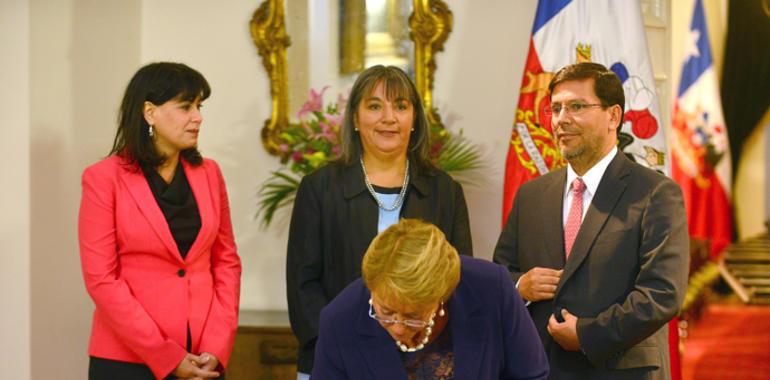 Bachelet firma Proyecto de Ley que beneficia a 600.000 familias