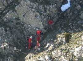 Rescatado un montañero asturiano con policontusiones en Peña Rionda, Cistierna