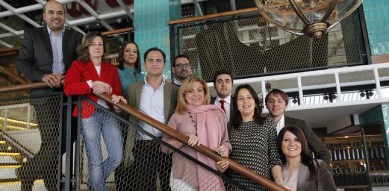 Reunión de Elena Valenciano con jóvenes de la candidatura del PSOE a las europeas