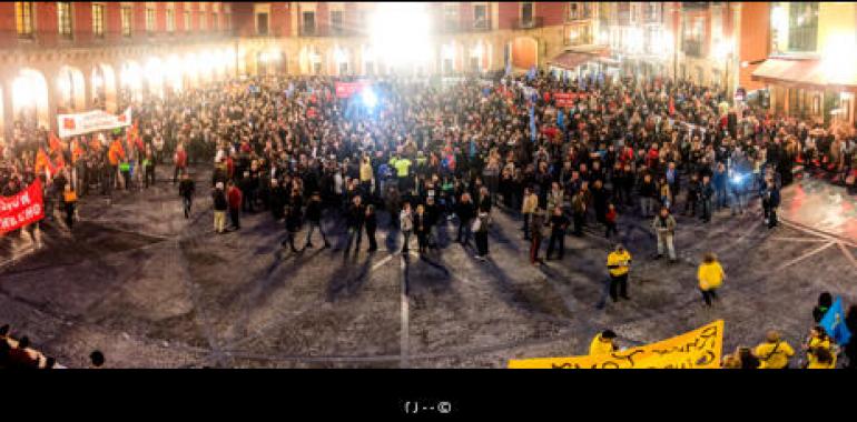 Miles de personas claman en Gijón contra los cierres de empresa y el austericidio