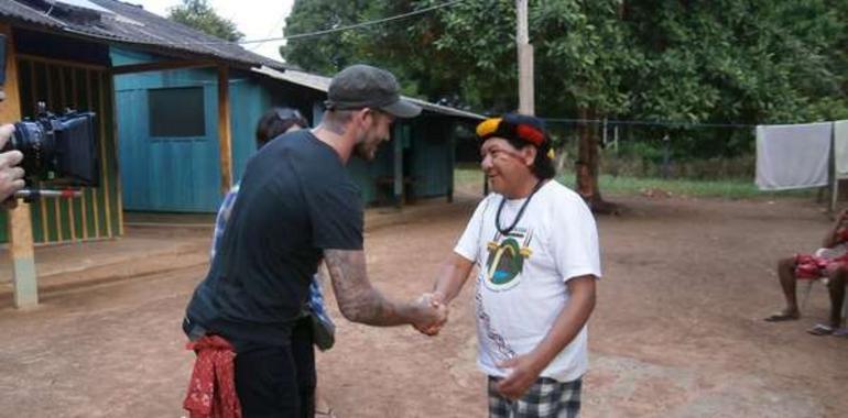 David Beckham visita al "dalái lama de la selva"