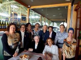 La Cofradía Doña Gontrodo tuvo el encuentro del mes de abril  en el Restaurante El Fontán