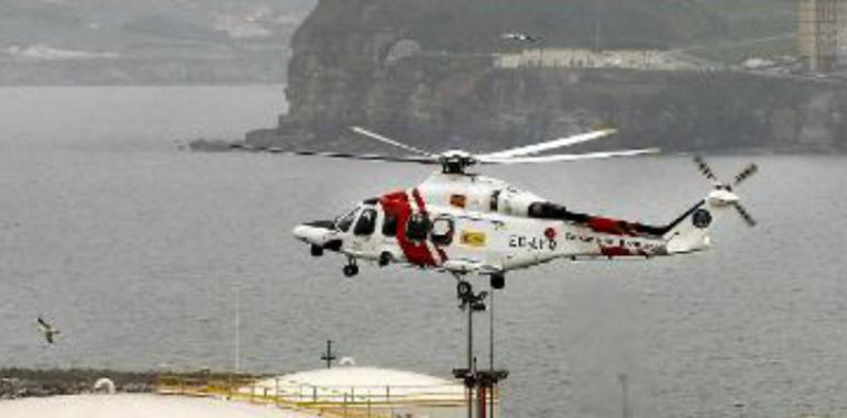 Tres helicópteros y dos barcos reanudan la búsqueda de los cuerpos del #Marnosso