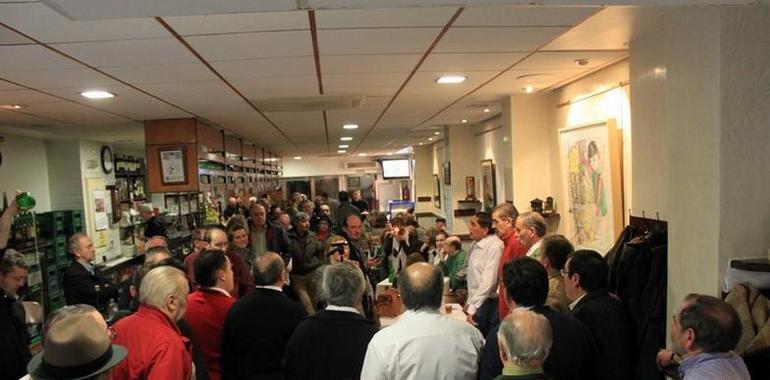 Jorge Tuya y Luis Estrada, con Jesús Álvarez a la gaita, en los jueves de La Gascona