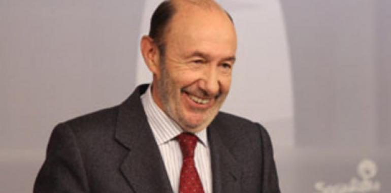 Rubalcaba denuncia la "trompetería de la recuperación" del Gobierno