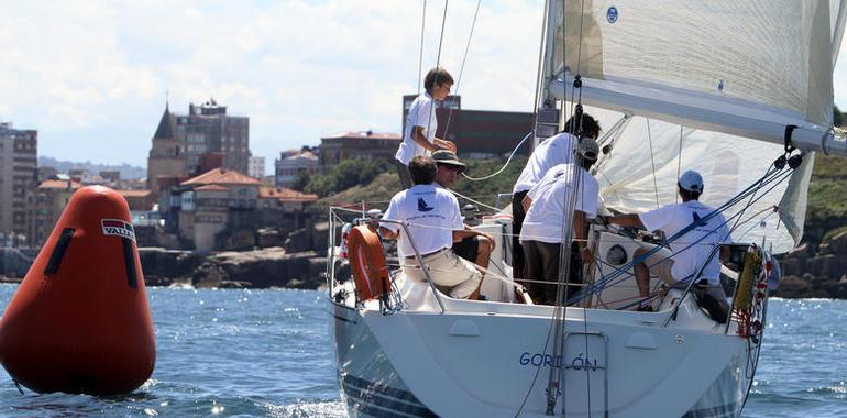 El gorilón, de Emilio Bedia, vencedor en la 16 Regata El Gaitero