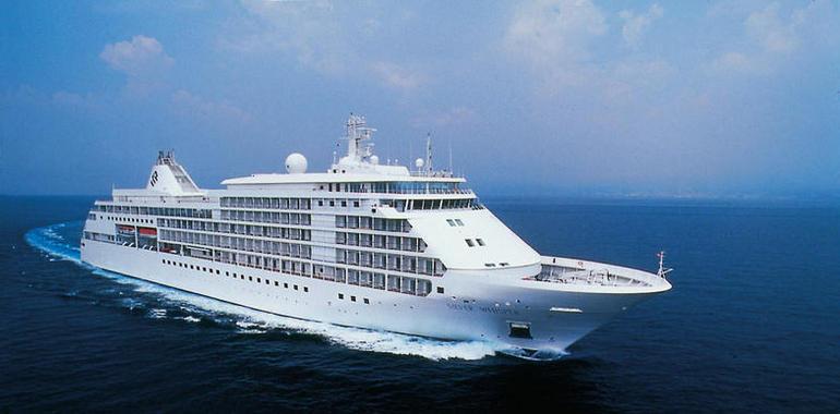 La llegada mañana del crucero Silver Whisper abre la temporada en el puerto de Gijón