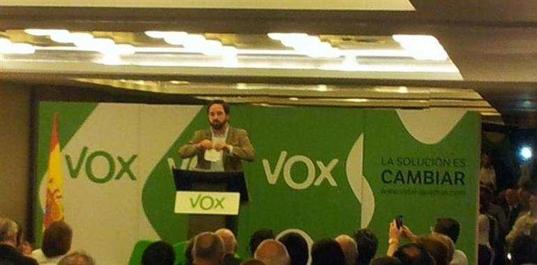 Vox inicia campaña electoral en Oviedo acusando al PP de traicionar a sus bases