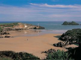 Llanes obtiene cuatro banderas azules para  Toró, Palombina y El Sablón, y el Aula del Mar