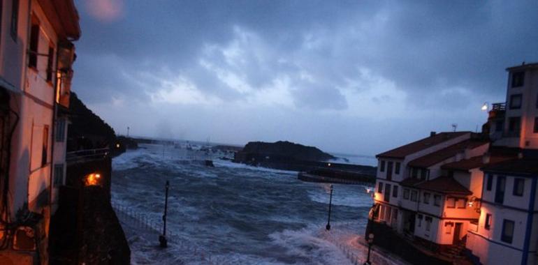 Alerta por oleaje y vientos costeros en Asturias