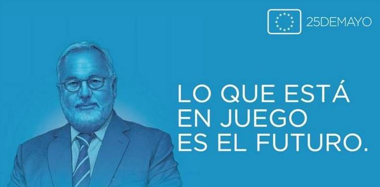 Cascos: El PP tapa de los carteles y retira de la campaña a Cañete para "ocultar sus limitaciones"