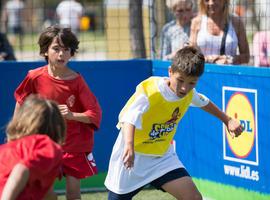 Escolares de Oviedo compiten en la Copa de Fútbol infantil de Lidl