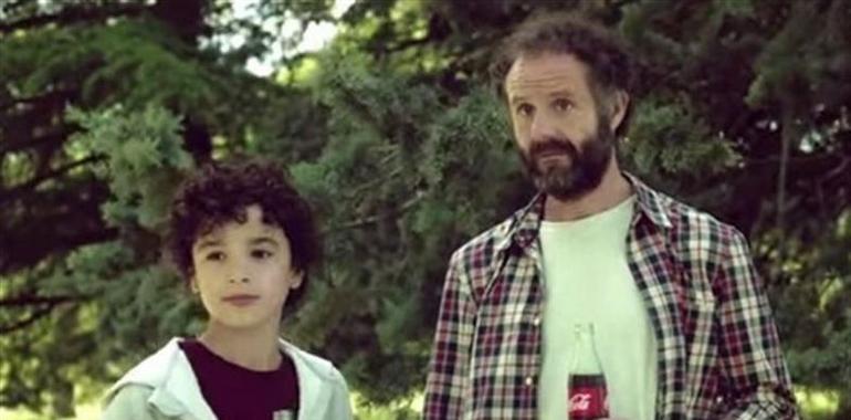 Coca-Cola retira la campaña publicitaria na que participaba un actor quapoyaba a presos dETA