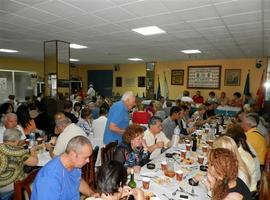 La sidra protagoniza el encuentro de asociaciones en el Centro Asturiano de Torrevieja