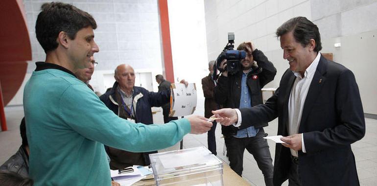 El presidente y los candidatos asturianos votan e invitan a los ciudadanos a participar