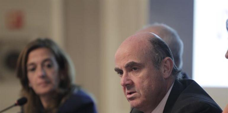 Guindos: "ya naide cuestiona les cuentes de la banca nin de les autonomíes"