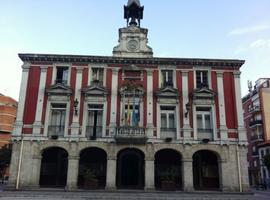 Las quejas del PP obligan a retirar la bandera republicana del consistorio en Mieres