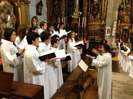 Concierto de la escolanía San Salvador en la iglesia de los Salesianos (Colegio Masaveu)