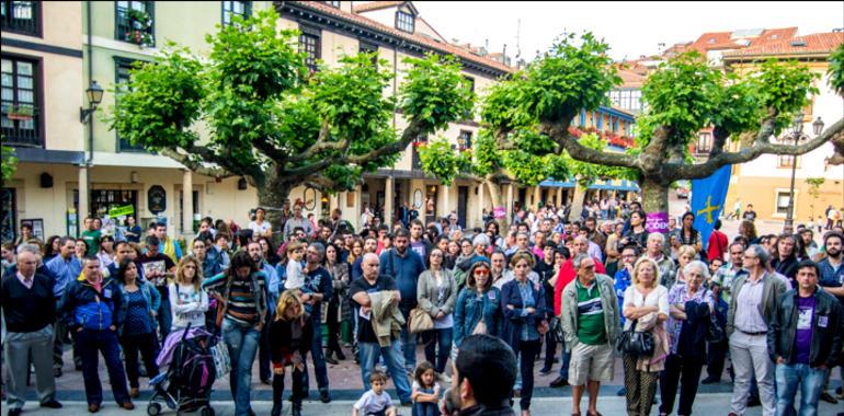 Ambientazo en la asamblea de Podemos en El Fontán