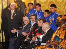 Correa entrega los premios  Eugenio Espejo 2011 