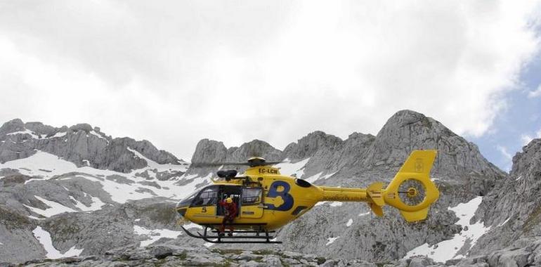 Rescatado un montañero herido tras despeñarse 15 metros en Las Cebolledas