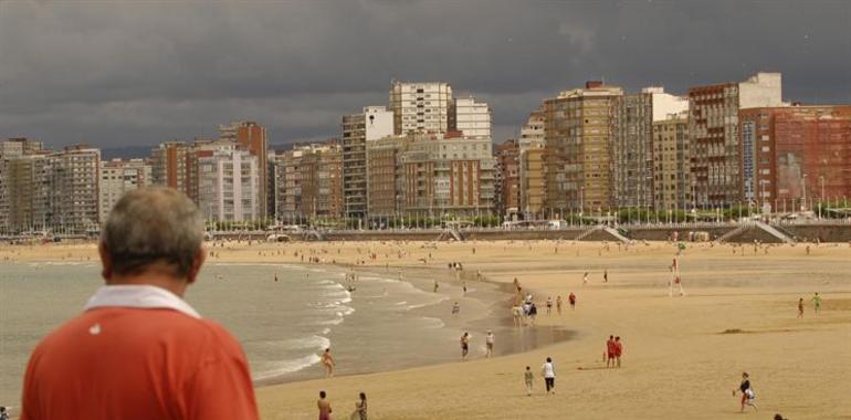 El PP critica al Principado, Puerto y Ayuntamiento por la falta de arena en San Lorenzo