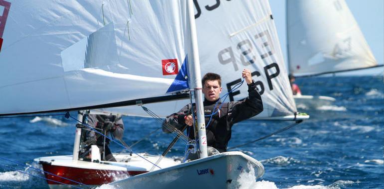 La Vela Ligera inicia la disputa de su Trofeo de Verano en la bahía de San Lorenzo 