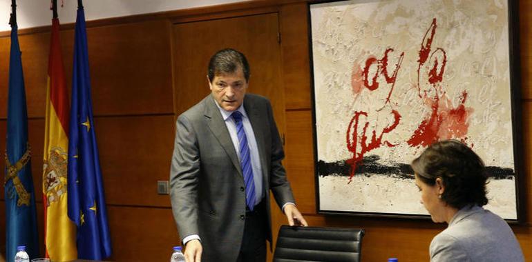 Fernández resalta que España afronta el cambio de Jefatura del Estado con estabilidad democrática