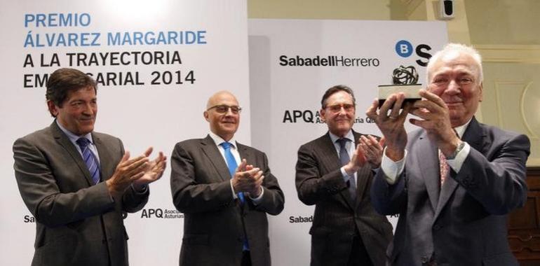 Paco Rodríguez (Reny Picot-Ilas) recibe el premio Álvarez Margaride de los APQ