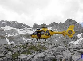 Rescatados un montañero herido y un ciclista despeñado en Cangas de Onís