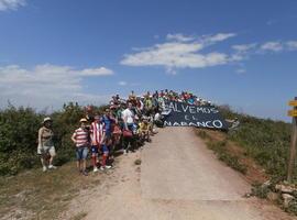 La segunda marcha popular Salvemos el Naranco coronó la cima