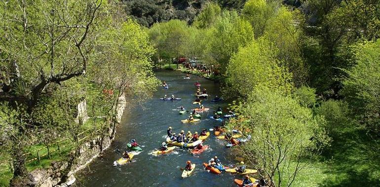 Piragüistas rechazan la prohibición de su actividad en los ríos de montaña asturianos