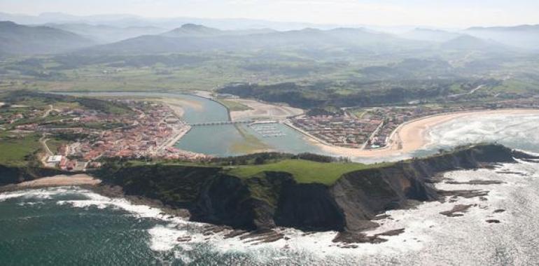 Fallece un pescador en Ribadesella tras caer desde el barco cuando salía a faenar 