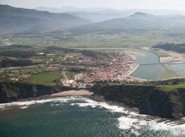 Fallece un pescador en Ribadesella tras caer desde el barco cuando salía a faenar 