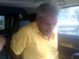 Autoridades detienen a Mireles por portación ilegal de armas