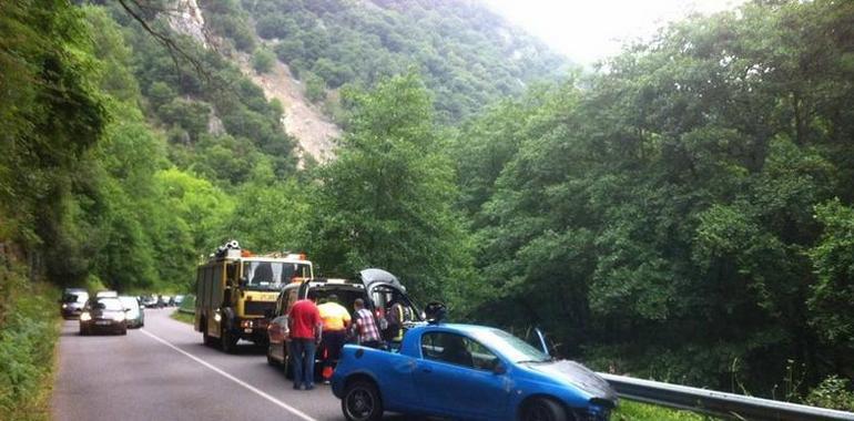 Herido un hombre en Proaza tras una salida de vía