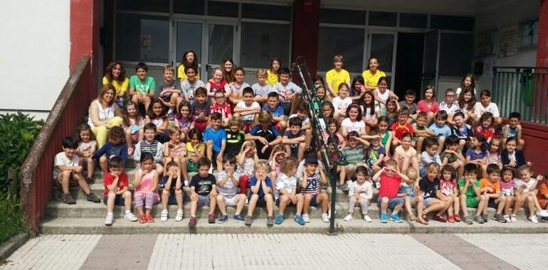 90 niños de 3 a 12 años comparten campamento urbano en Posada y Llanes