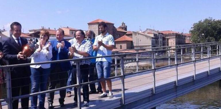 Las aguas del Sella bajan por la ría para invitar a Avilés al Descenso