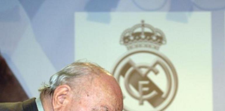 Alfredo di Stéfano sigue "estable dentro de la gravedad"  