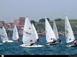 Este fin de semana se disputa el Campeonato de Asturias de Laser Radial en la bahía de Gijón